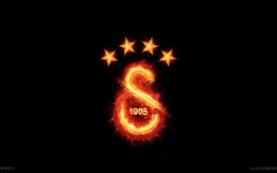 星空电竞热评-加克波庆祝时跳上看台